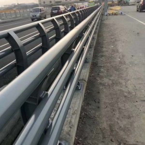 道路防撞護欄
